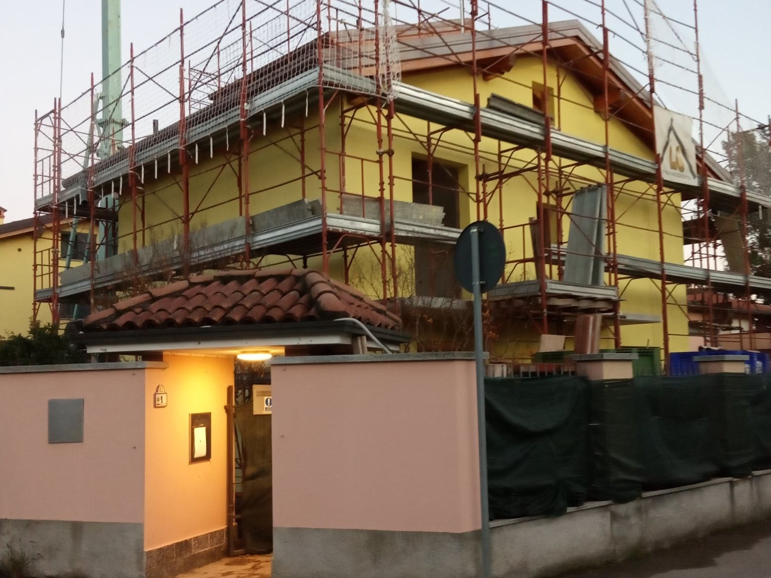 Nuova villetta con copertura in legno a Rodano